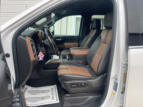 Used 2022 Chevrolet Silverado 3500 High Country w/ Safety Package II image 9