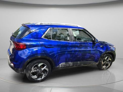 Used 2023 Hyundai Venue Limited FWD image 6