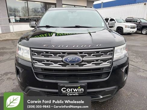 Used 2018 Ford Explorer XLT w/ Equipment Group 202A image 2
