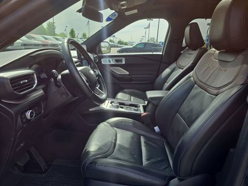 Certified 2023 Ford Explorer Platinum w/ Technology Package AWD/4WD image 14