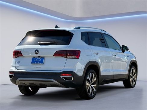Used 2024 Volkswagen Taos SE image 5