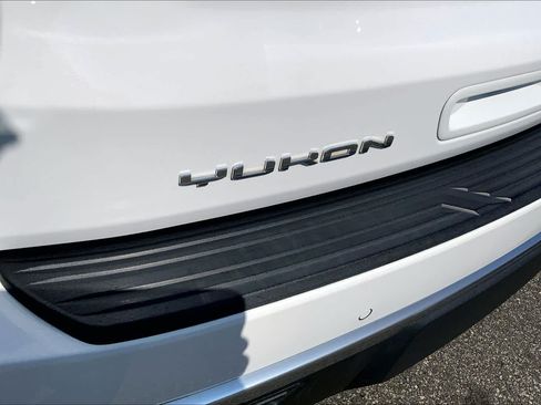 Used 2021 GMC Yukon Denali w/ Denali Ultimate Package AWD/4WD image 31