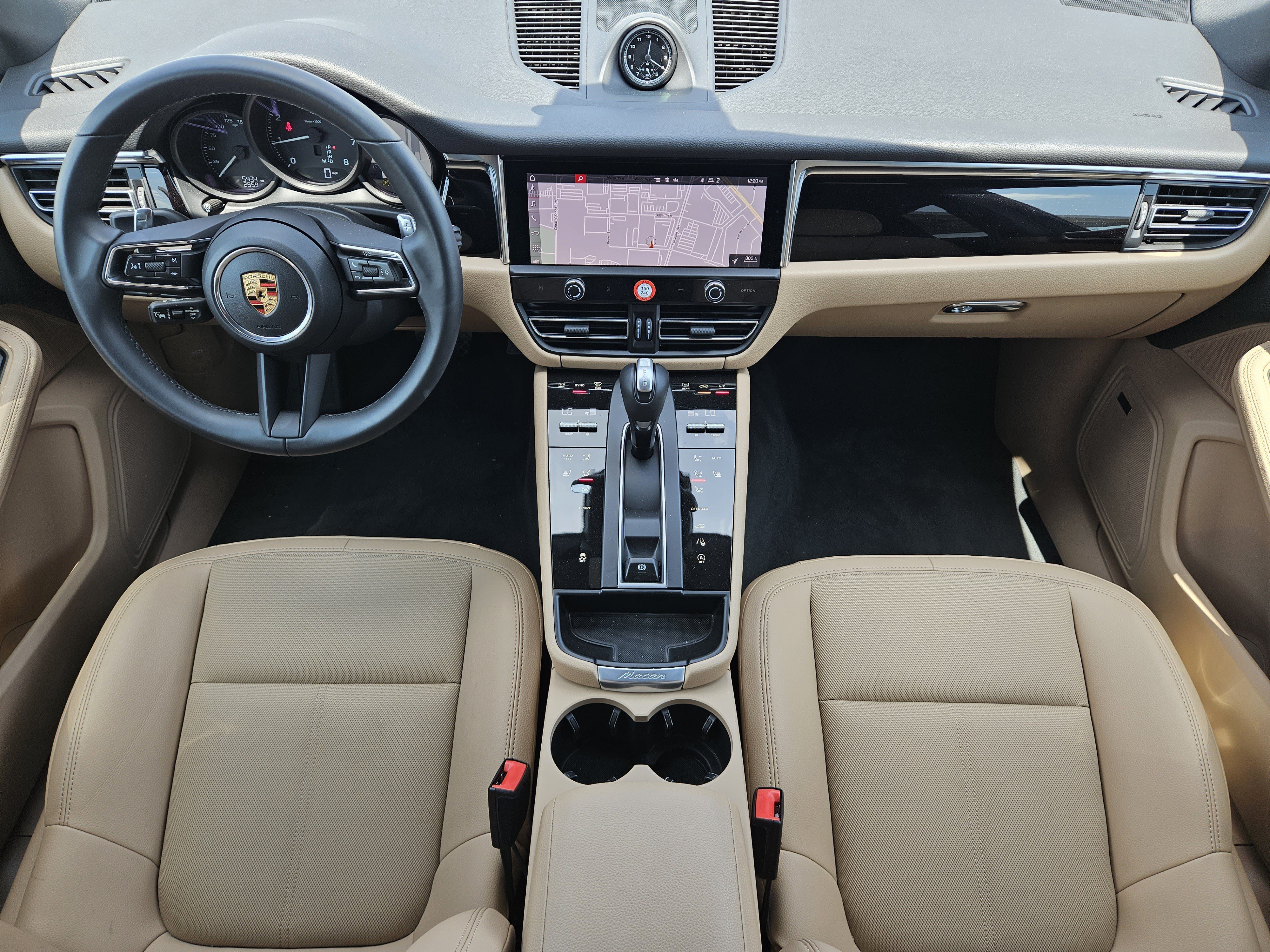 Certified 2026 Porsche Macan AWD/4WD image 25