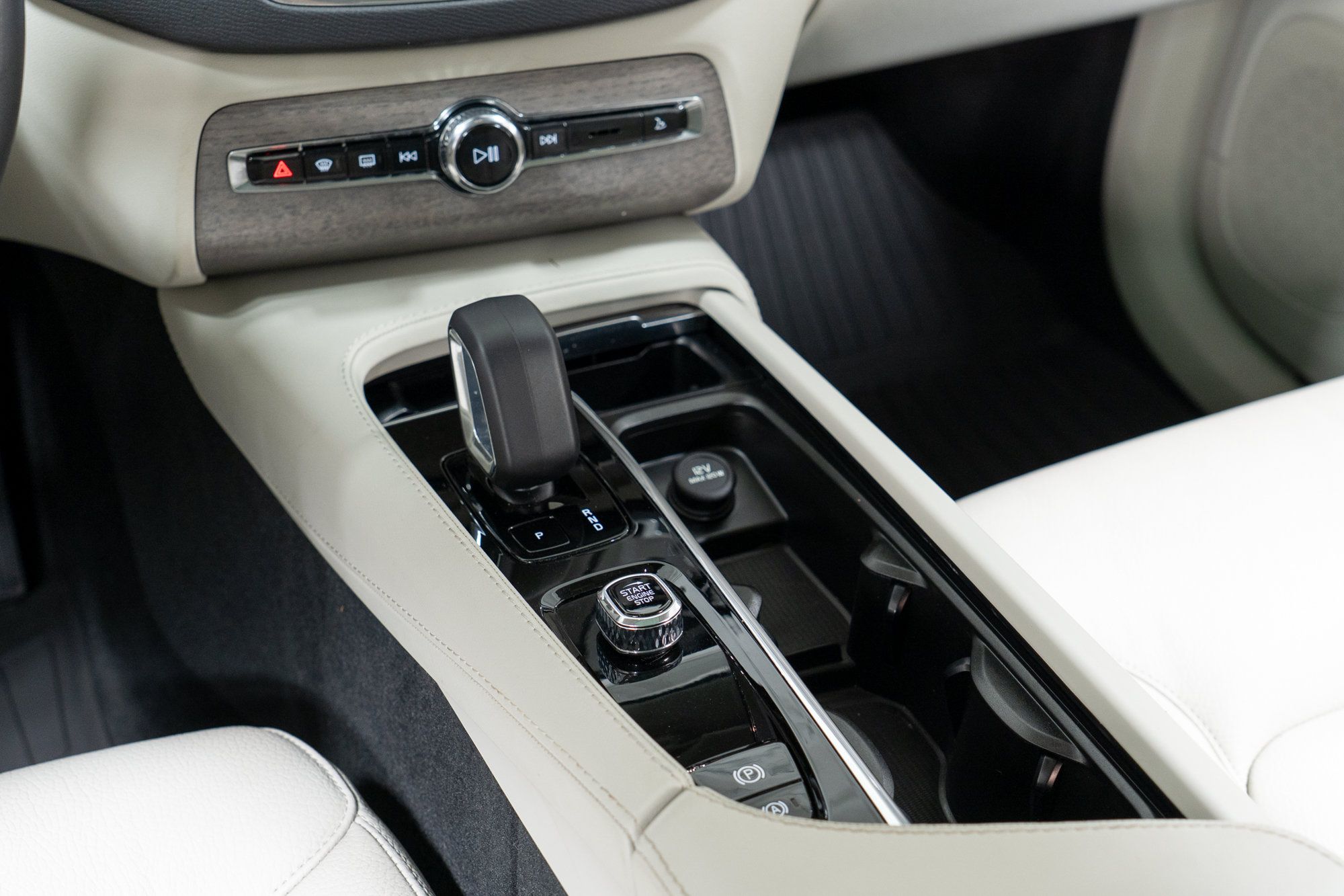 Certified 2023 Volvo XC90 B6 Plus w/ Protection Package Premier AWD/4WD image 20