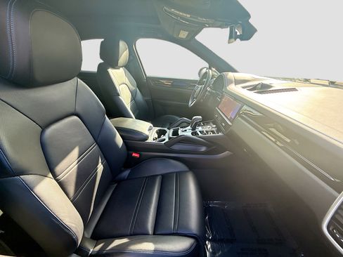 Used 2021 Porsche Cayenne S image 32