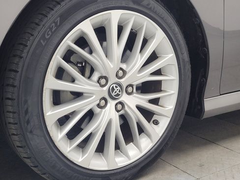 Used 2018 Toyota Camry XLE FWD image 31