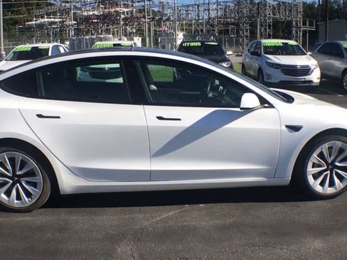 Used 2021 Tesla Model 3 Standard Range Plus image 9