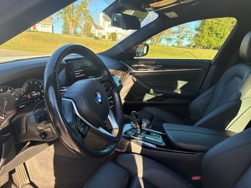 Used 2018 BMW 530i xDrive image 26