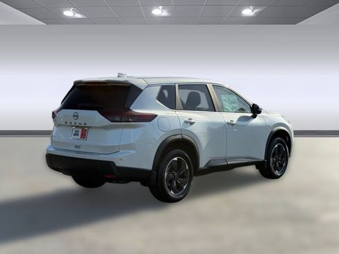 Certified 2026 Nissan Rogue SV FWD image 12