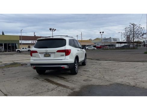 Used 2018 Honda Pilot Touring image 2