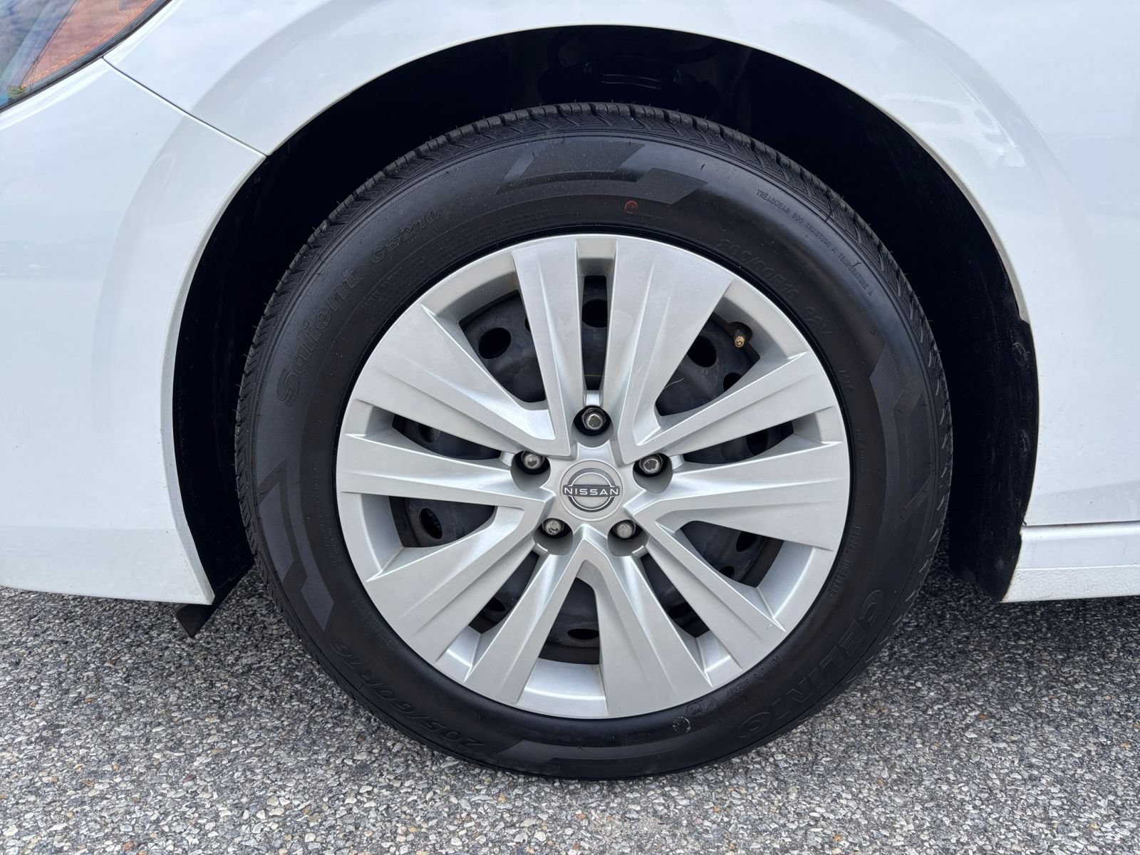 Used 2025 Nissan Sentra S FWD image 28