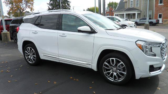Used 2022 GMC Terrain Denali w/ Denali Premium Package AWD/4WD image 3