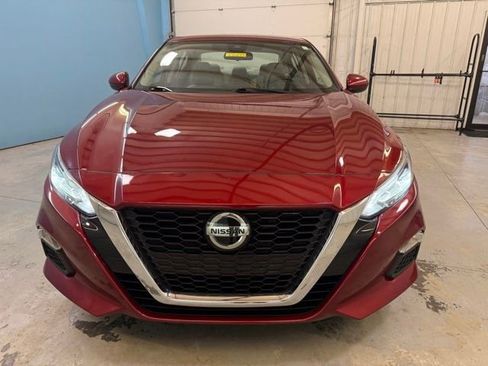 Used 2022 Nissan Altima 2.5 SV image 2