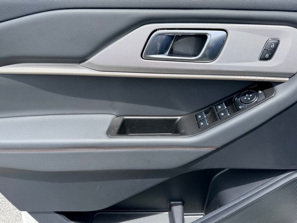 New 2026 Ford Explorer Active w/ Active Comfort Package RWD image 18