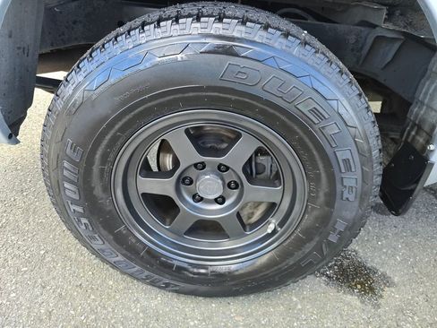 Used 2015 Nissan Frontier SV image 5