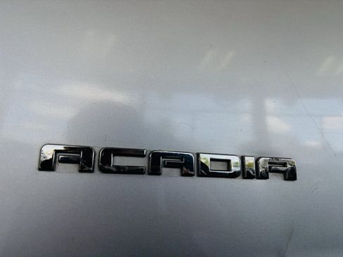 Used 2019 GMC Acadia SLE FWD image 17