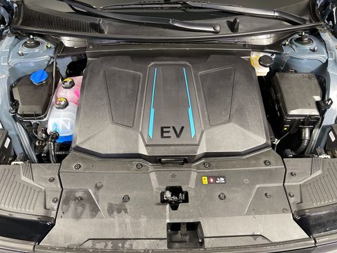 Certified 2022 Hyundai Ioniq 5 Limited AWD/4WD image 9