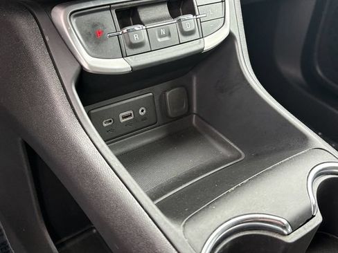 Used 2024 GMC Terrain SLE FWD image 24