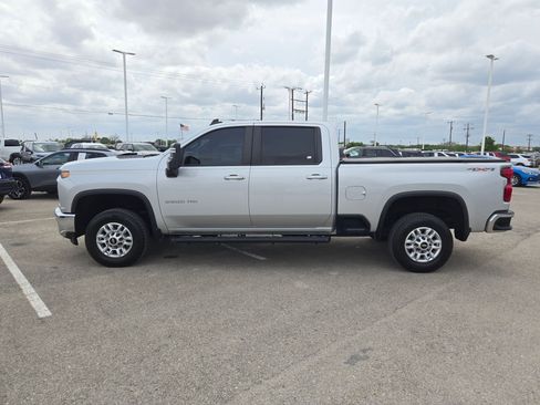 Used 2022 Chevrolet Silverado 2500 LT w/ Convenience Package image 6