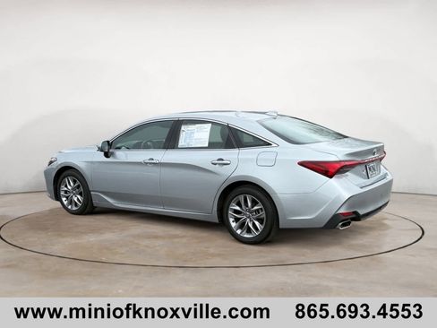 Used 2022 Toyota Avalon XLE w/ Moonroof Package image 5