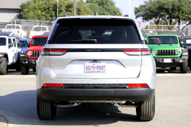 New 2025 Jeep Grand Cherokee Altitude RWD image 6