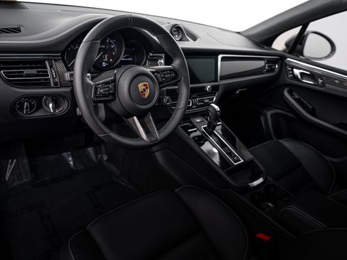 Certified 2025 Porsche Macan GTS AWD/4WD image 4
