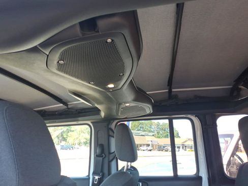 Used 2025 Jeep Wrangler Unlimited Sport AWD/4WD image 14