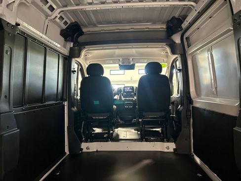 Used 2024 RAM ProMaster 2500 w/ Convenience Group FWD image 25