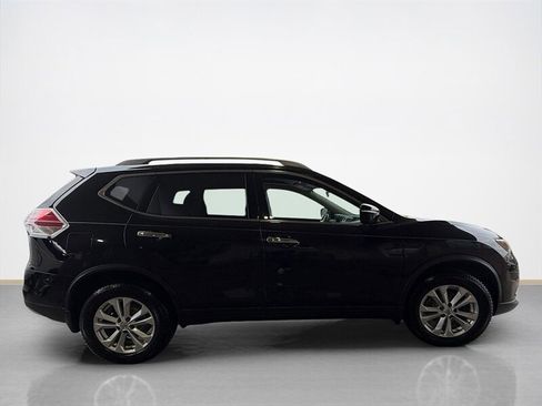 Used 2014 Nissan Rogue SV image 2