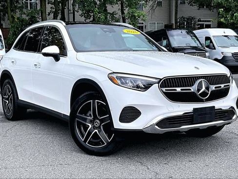 Used 2026 Mercedes-Benz GLC 300 4MATIC image 1