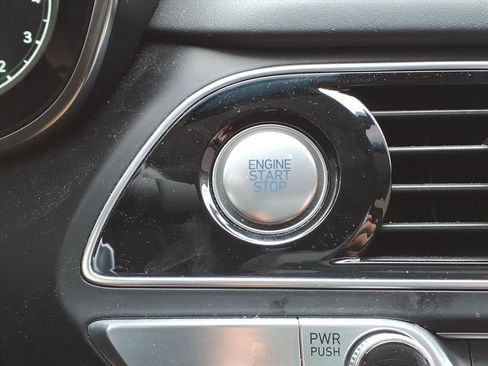 Used 2022 Genesis G70 2.0T image 10