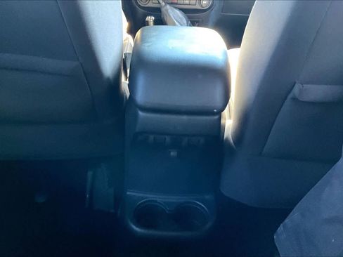 Used 2015 Jeep Wrangler Unlimited Sahara image 31