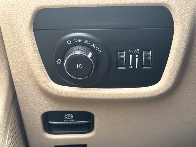 Used 2024 Jeep Grand Cherokee Limited AWD/4WD image 18