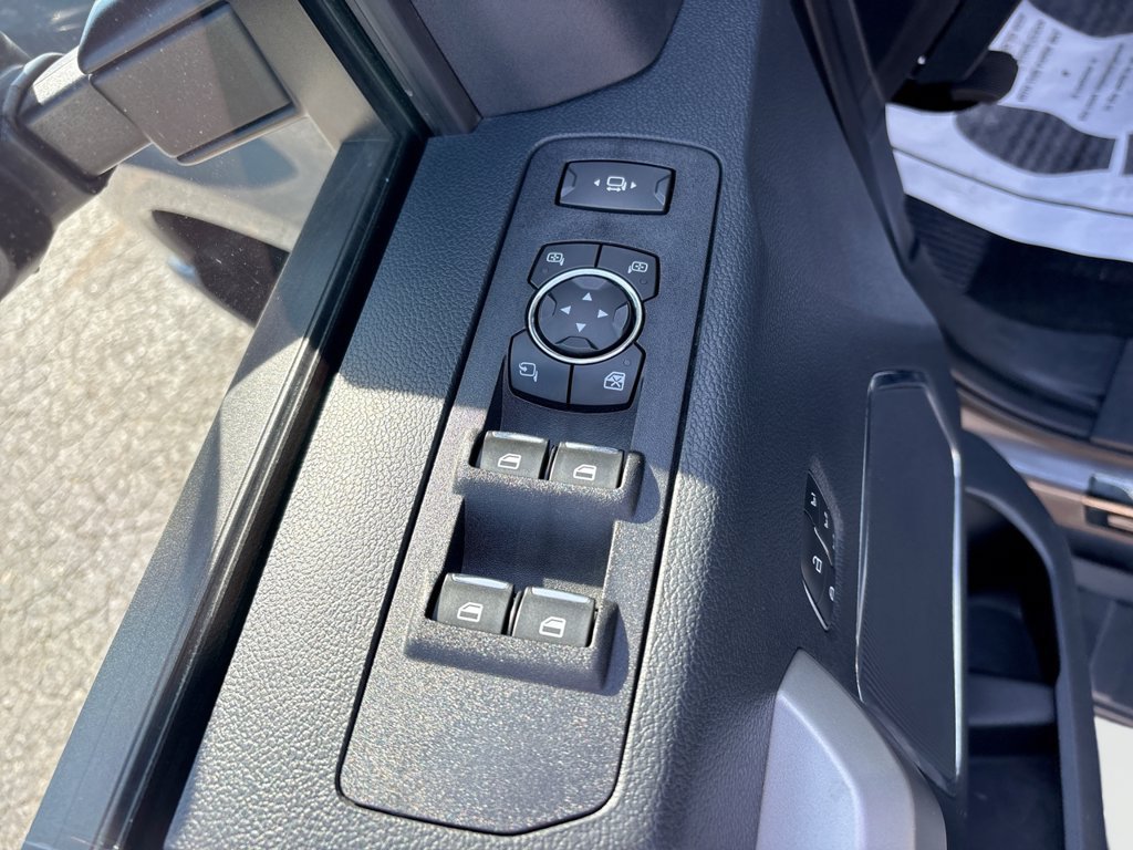 Used 2022 Ford F250 Lariat w/ Black Appearance Package AWD/4WD image 28