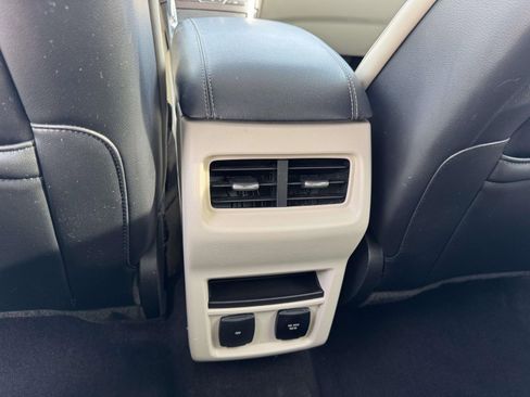 Used 2019 Ford Edge Titanium image 14