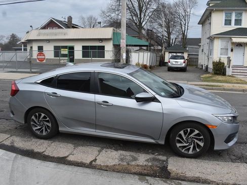 Used 2017 Honda Civic EX image 5