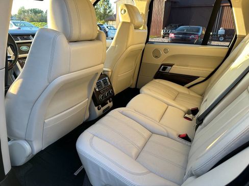 Used 2015 Land Rover Range Rover HSE image 12
