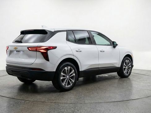 Used 2025 Chevrolet Equinox LT FWD image 9