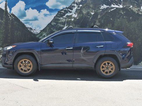 Used 2021 Toyota RAV4 Limited AWD/4WD image 7