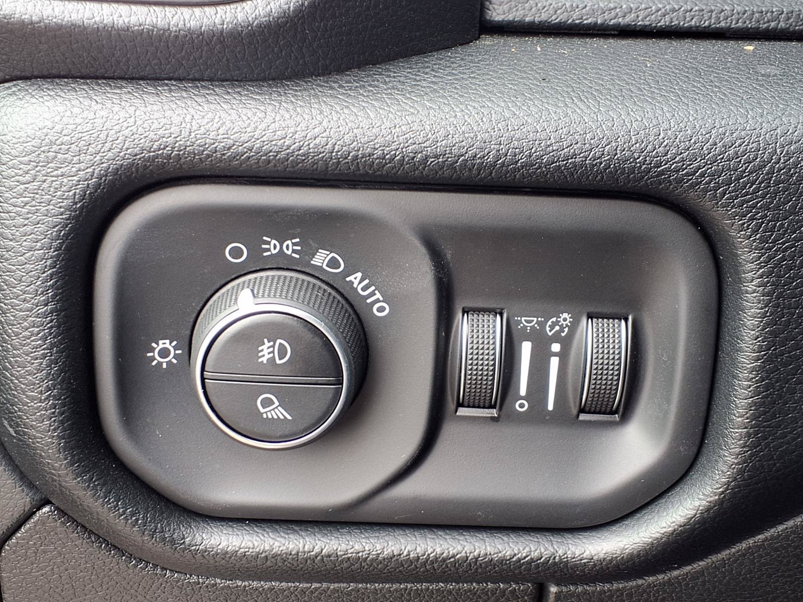 Used 2021 RAM 1500 Laramie w/ Off Road Group AWD/4WD image 10
