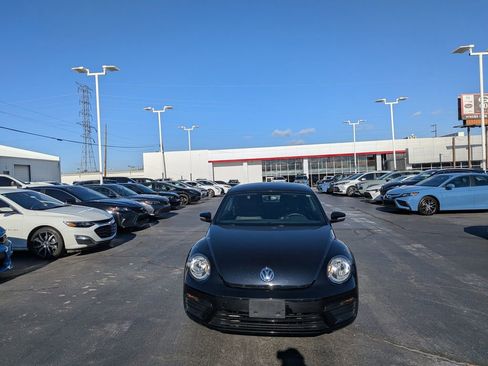 Used 2019 Volkswagen Beetle 2.0T S image 3