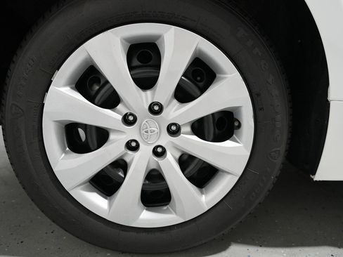 Used 2024 Toyota Corolla LE image 6