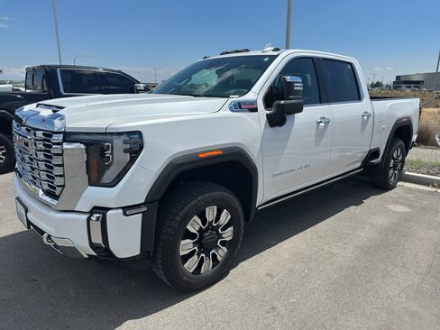 Used 2024 GMC Sierra 3500 Denali w/ Denali Reserve Package AWD/4WD image 1