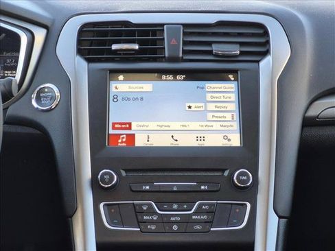 Used 2018 Ford Fusion SE FWD image 14