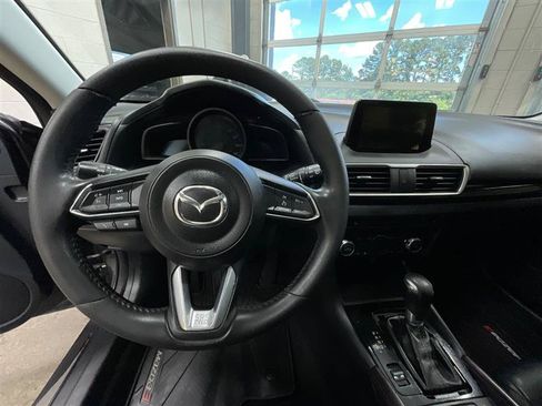Used 2018 MAZDA MAZDA3 Touring FWD image 14