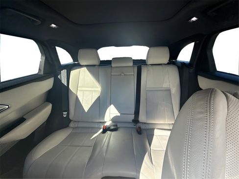 Used 2021 Land Rover Range Rover Velar R-Dynamic S image 20