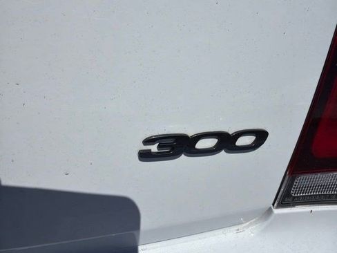 Used 2022 Chrysler 300 Touring L w/ Popular Equipment Group AWD/4WD image 8