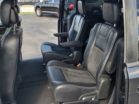 Used 2018 Dodge Grand Caravan SXT w/ Blacktop Package FWD image 29
