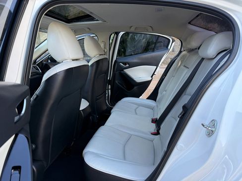 Used 2018 MAZDA MAZDA3 Grand Touring image 27