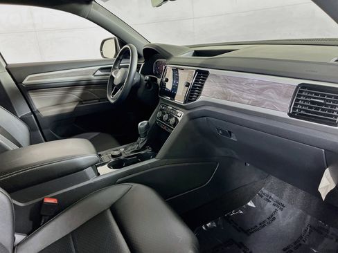 Used 2023 Volkswagen Atlas Cross Sport SE image 28